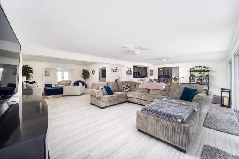 5 bedroom Single Family Residence at 3273 SE Fairway, Yacht & Country Club Of Stuart, Stuart — photo 5
