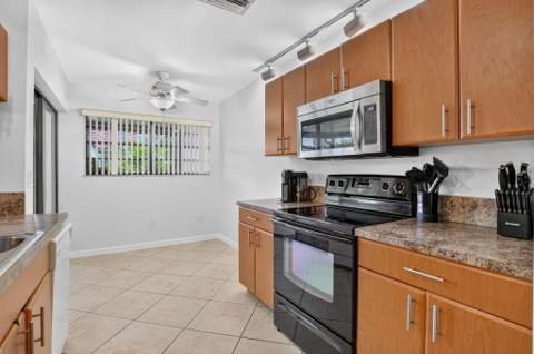 327 NW 36th Avenue, Deerfield Beach FL - photo 14 of 42