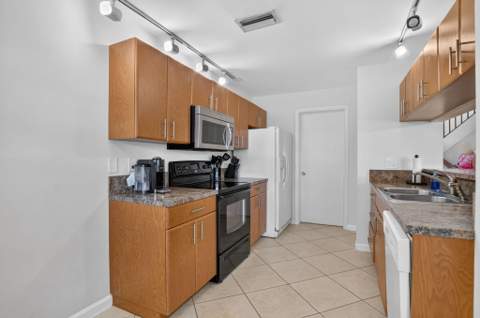 327 NW 36th Avenue, Deerfield Beach FL - photo 16 of 42