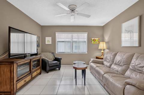 7223 Summer Tree Drive, Boynton Beach FL - photo 8 of 40