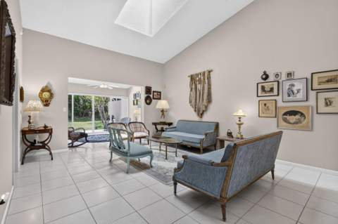 7223 Summer Tree Drive, Boynton Beach FL - photo 10 of 40