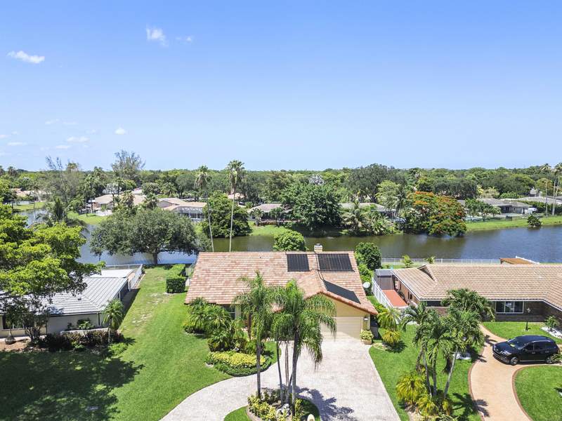 4 bedroom Single Family Residence at 8719 NW 1st Street, Shadow Wood, Coral Springs — photo 3