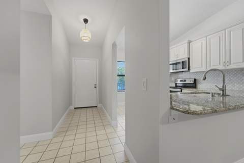 2101 Sabal Ridge Court #F, Palm Beach Gardens FL - photo 8 of 32