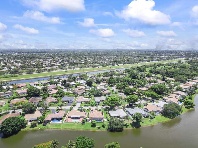 4 bedroom Single Family Residence at 8719 NW 1st Street, Shadow Wood, Coral Springs — photo 5