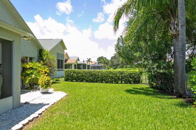 3 bedroom Single Family Residence at 334 SW North Shore Boulevard, Lakeforest At St Lucie West Phase 1, Port St. Lucie — photo 2