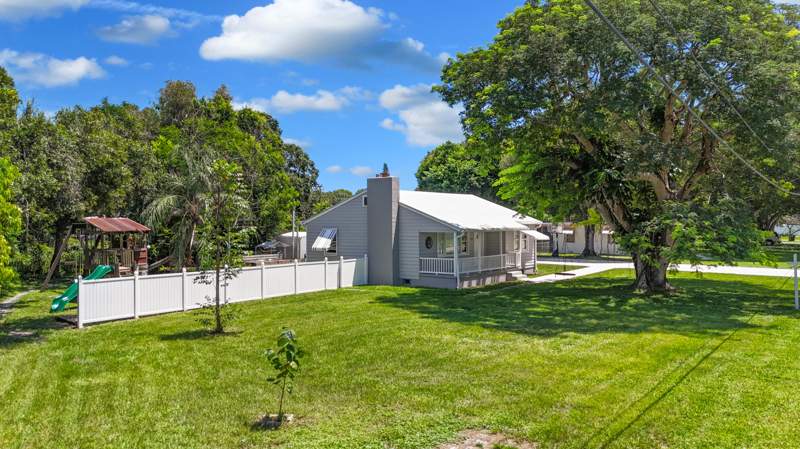 2 bedroom Single Family Residence at 1126 Pine Avenue, MARAVILLA GOLF PARK, Fort Pierce — photo 2