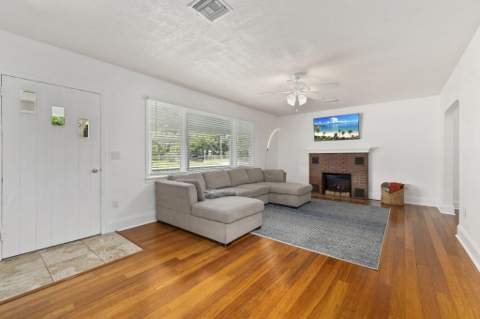 1126 Pine Avenue, Fort Pierce FL - photo 19 of 40