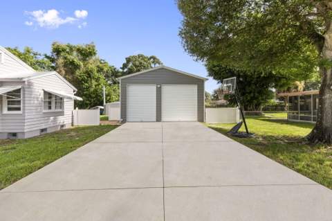 1126 Pine Avenue, Fort Pierce FL - photo 8 of 40