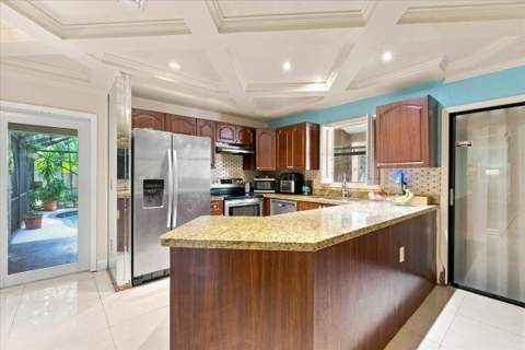 1430 SW 88th Way, Pembroke Pines FL - photo 10 of 35
