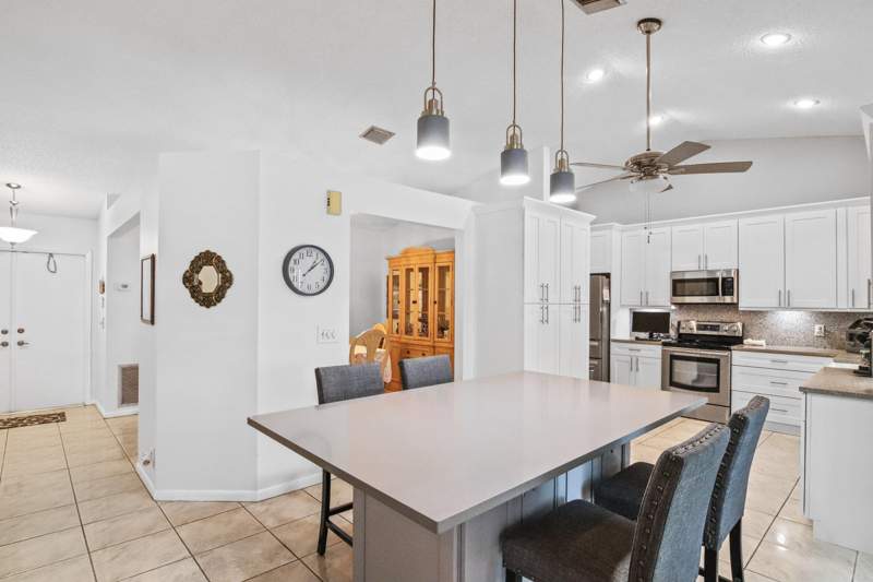 4 bedroom Single Family Residence at 11929 NW 2nd Manor, West Glen, Coral Springs — photo 4