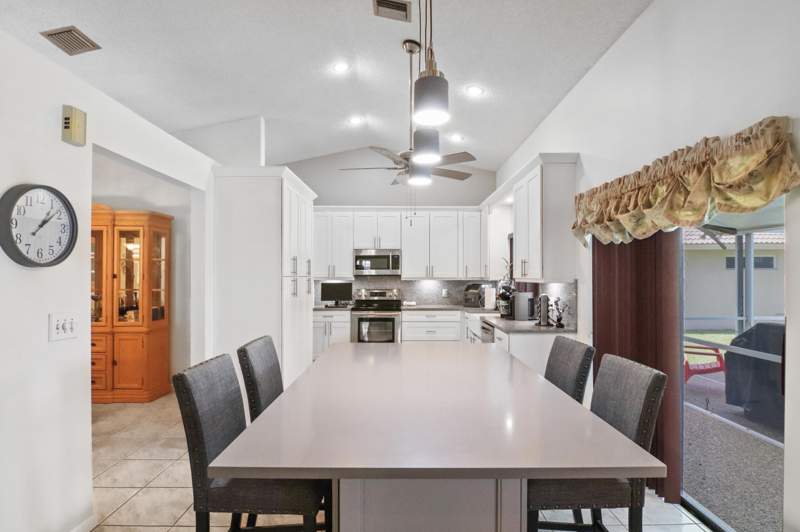 4 bedroom Single Family Residence at 11929 NW 2nd Manor, West Glen, Coral Springs — photo 5