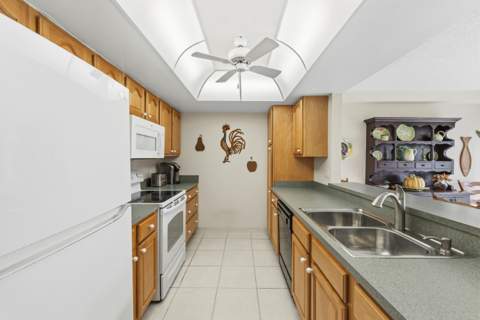 1600 NE Dixie Highway #4-107, Jensen Beach FL - photo 11 of 46