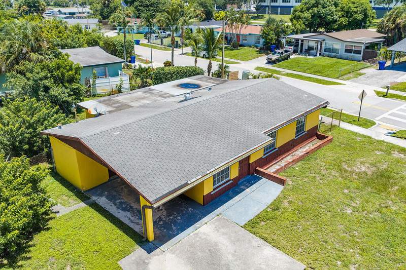 4 bedroom Single Family Residence at 1500 W 13th Street, Federal Gardens 3, Riviera Beach — photo 2