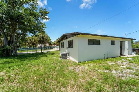 1382 9th Street, West Palm Beach FL - photo 20 of 24