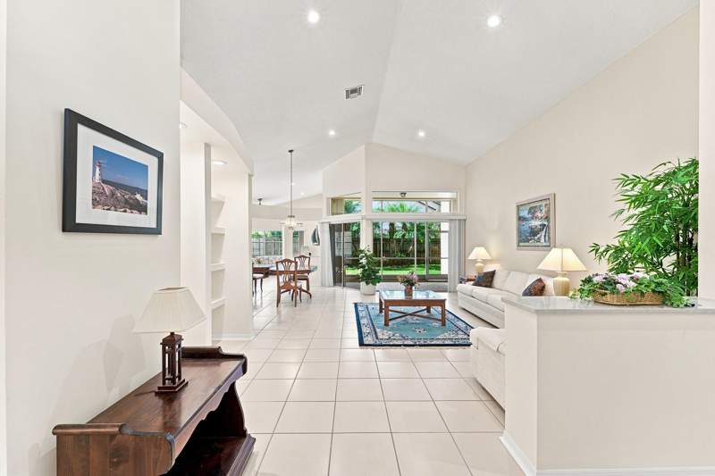 3 bedroom Single Family Residence at 143 Cameron Court, Cameron Lake, Weston — photo 3