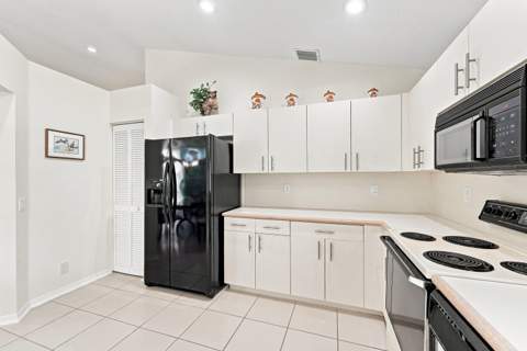 143 Cameron Court, Weston FL - photo 7 of 42