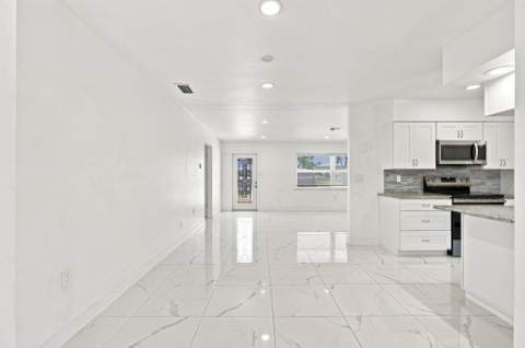 1935 Cypress Avenue, Fort Pierce FL - photo 7 of 43