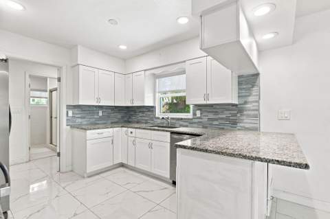 1935 Cypress Avenue, Fort Pierce FL - photo 10 of 43