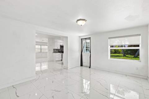 1935 Cypress Avenue, Fort Pierce FL - photo 6 of 43