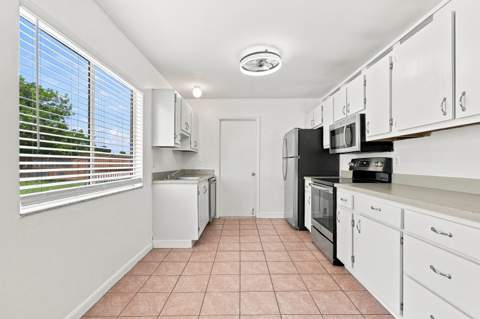 484 SW Eastport Circle, Port St. Lucie FL - photo 8 of 42