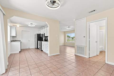 484 SW Eastport Circle, Port St. Lucie FL - photo 6 of 42
