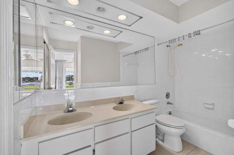 478 Tequesta Drive #204, Tequesta FL - photo 13 of 42