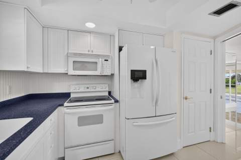 478 Tequesta Drive #204, Tequesta FL - photo 9 of 42