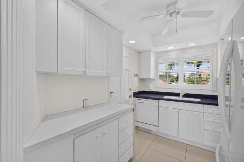 478 Tequesta Drive #204, Tequesta FL - photo 7 of 42