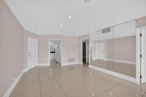 478 Tequesta Drive #204, Tequesta FL - photo 6 of 42