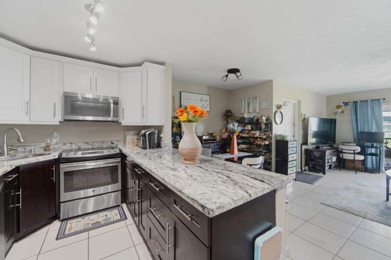 2 bedroom Condominium at 1013 Green Pine Boulevard #C2, Palm Club Village I Condo, West Palm Beach — photo 2
