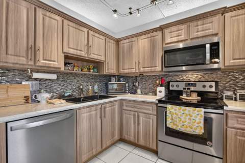 806 Cypress Grove Lane #304, Pompano Beach FL - photo 10 of 48