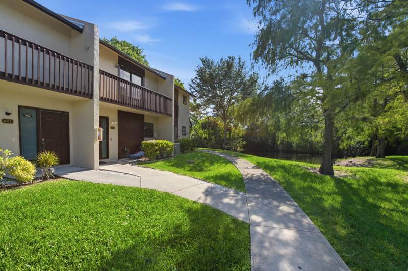 2 bedroom Townhouse at 621 NW 47th Street, Villager Townhomes, Deerfield Beach — photo 3