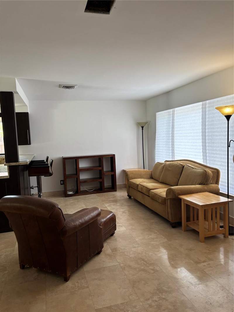 3 bedroom Single Family Residence at 1126 Lincoln Street, Hollywood Lakes Section, Hollywood — photo 2