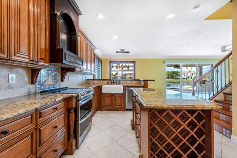 112 Isola Circle, Royal Palm Beach FL - photo 8 of 54