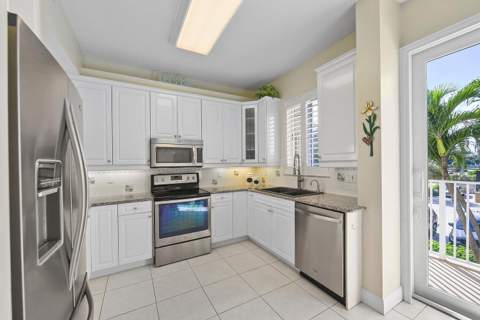 2057 SE 6th Street #1, Deerfield Beach FL - photo 12 of 35