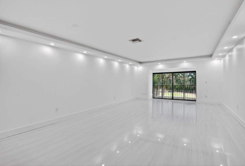 2 bedroom Condominium at 9272 Vista Del Lago #28F, Pines Of Boca Lago Condo, Boca Raton — photo 5
