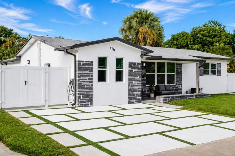 4 bedroom Single Family Residence at 4241 SW 21st Street, Floral Heights 1st Add, Fort Lauderdale — photo 4