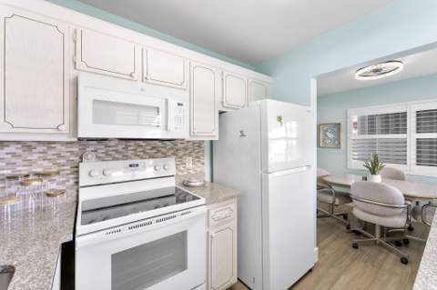 3322 Cynthia Lane #102, Lake Worth Beach FL - photo 6 of 21