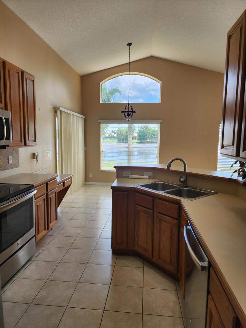 3 bedroom Single Family Residence at 849 NW Waterlily Place, Pineapple Plantation, Jensen Beach — photo 5