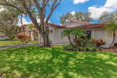 627 Hollows Circle, Deerfield Beach FL - photo 12 of 39