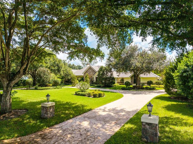 5 bedroom Single Family Residence at 5591 W Leitner Drive, Whispering Woods, Coral Springs — photo 4