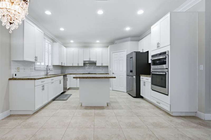 5 bedroom Single Family Residence at 15562 Cypress Park Drive, Binks Forest Of The Landings At Wellington 3, Wellington — photo 4