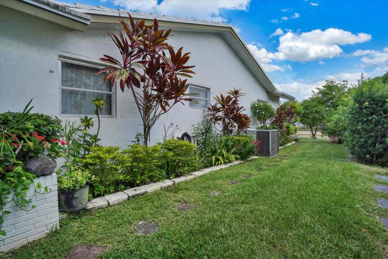 2 bedroom Single Family Residence at 7107 NW 73rd Street, Mainlands Of Tamarac Lakes, Tamarac — photo 5