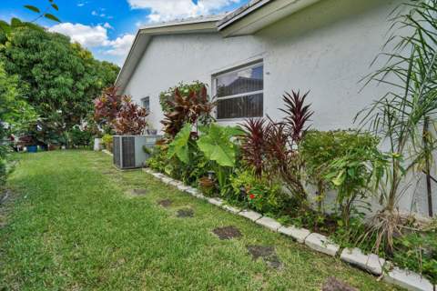 7107 NW 73rd Street, Tamarac FL - photo 6 of 34