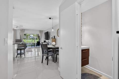 2260 Discovery Circle, Deerfield Beach FL - photo 8 of 43