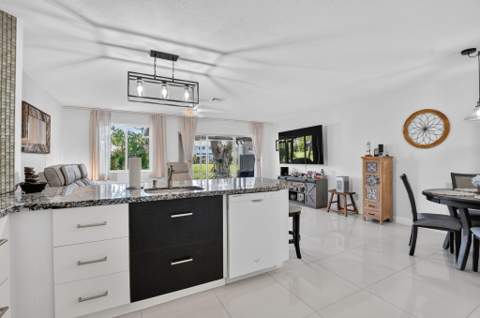 2260 Discovery Circle, Deerfield Beach FL - photo 9 of 43