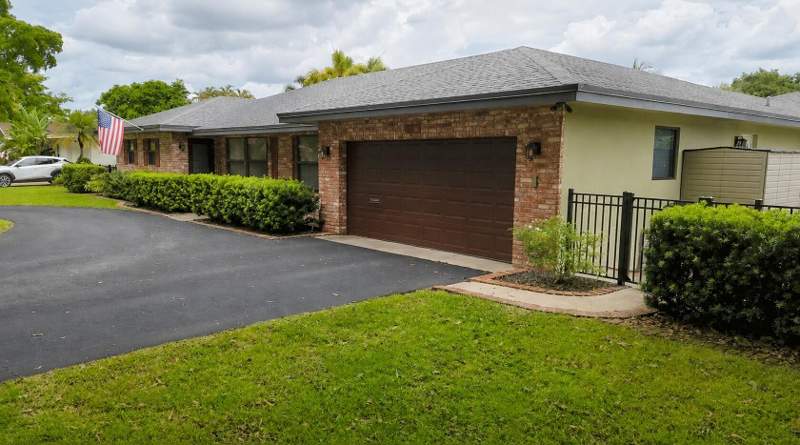 4 bedroom Single Family Residence at 820 NW 73rd Terrace, Plantations Secluded Gardens, Plantation — photo 3