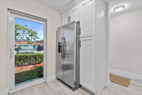742 Nantucket Circle, Lake Worth FL - photo 6 of 42