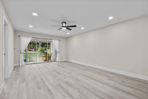 742 Nantucket Circle, Lake Worth FL - photo 8 of 42