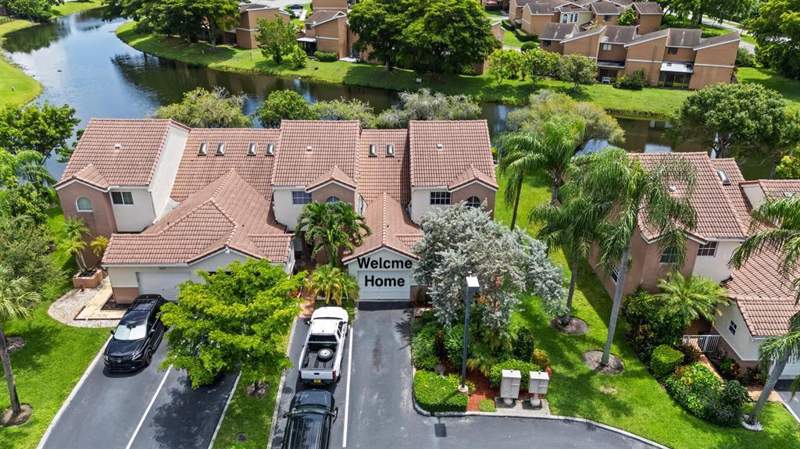3 bedroom Townhouse at 8211 NW 70th Street, Walden Pond at Woodmont, Tamarac — photo 2